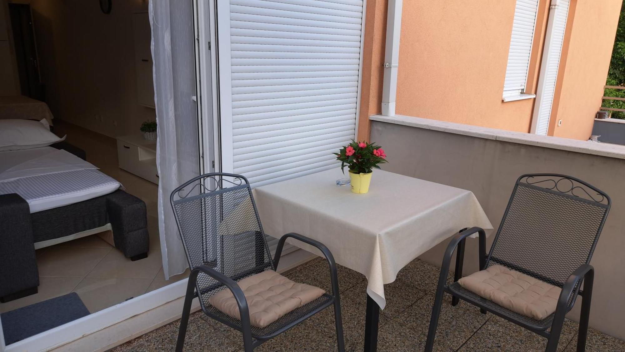 Cozy Apartment With Free Private Parking 스플리트 객실 사진